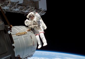 Apa yang Akan Terjadi kalau Astronaut Melompat dari Stasiun Ruang Angkasa Internasional, ya?