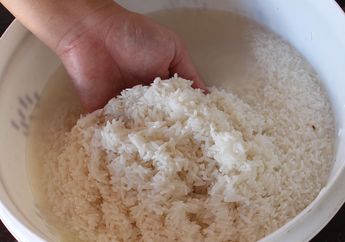 Jangan Dibuang, Air Cucian Beras Ternyata Bermanfaat untuk Kita