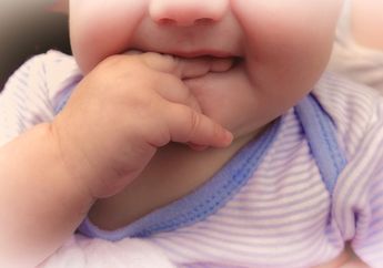 Kenapa Adik Bayi Suka Memasukan Tangan Ke Mulut? #AkuBacaAkuTahu