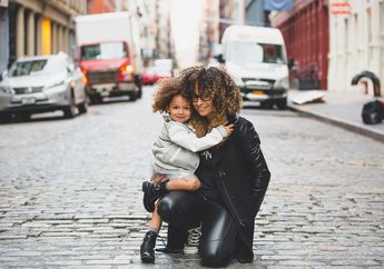 Kapan Penduduk Negara Lainnya Merayakan Hari Ibu? Cari Tahu Tradisinya, yuk!