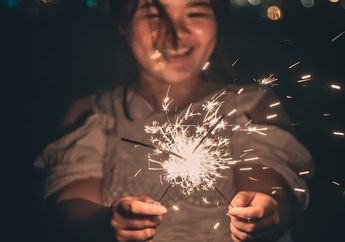Ingin Main Kembang Api? Perhatikan Hal Ini Agar Tetap Aman, ya!