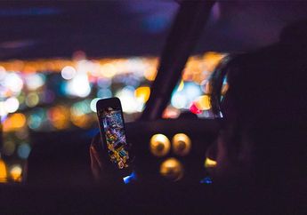 Kenapa Bermain Ponsel di Mobil Membuat Mual? #AkuBacaAkuTahu