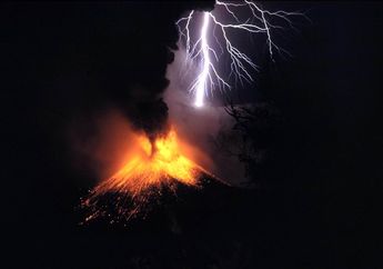 Erupsi Gunung Taal Mengeluarkan Petir, Mengapa Bisa Muncul Petir Saat Gunung Meletus?