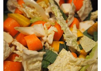 Bisa Diolah dengan Banyak Cara, Sebenarnya Lebih Baik Mana Sayur Tumis atau Rebus?