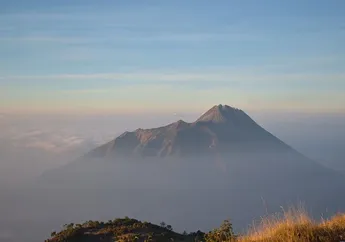 Erupsi Gunung Merapi Hasilkan Hujan Abu, Ternyata Abu Vulkanik Berbahaya bagi Pesawat