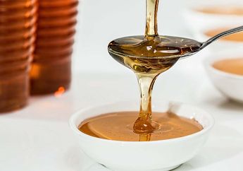 Apa Benar Madu Tidak Boleh Diambil Menggunakan Sendok Logam? Cari Tahu Faktanya, yuk!