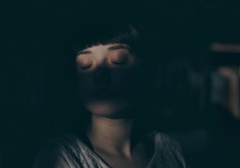 Kejadian Aneh Saat Tidur Ini Sering Dialami Banyak Orang, Apa Kamu Pernah?