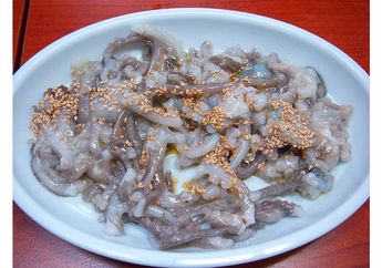 Gurita Hidup Hingga Telur Abad, Inilah 7 Makanan Paling Aneh di Dunia, Berani Coba?