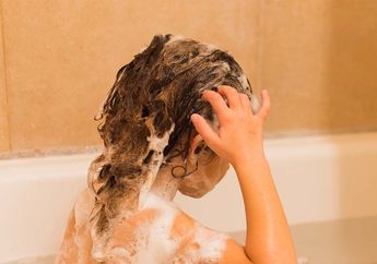 Bukan Cuma Sampo, Air untuk Keramas Juga Pengaruhi Kesehatan dan Warna Rambut, Termasuk Membuat Rambut Kusam