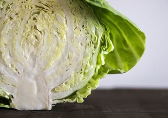 Jangan Potong Kubis Sebelum Disimpan, Simak 4 Tips Menyimpan Kubis agar Tetap Awet