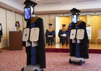 Upacara Wisuda Ini Dilakukan Secara Virtual Karena COVID-19