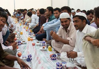 4 Tradisi Ramadan di Negara Lain, Ada yang Menyambut Ramadan dengan Menyalakan Meriam!