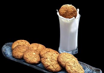 Banyak Orang Lebih Suka Makan Biskuit yang Dicelupkan ke Susu, Ini Penjelasan Ilmiahnya