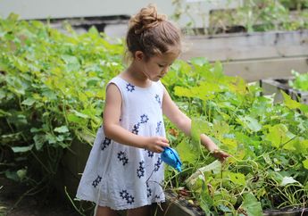 Menjadi Kegiatan Populer Selama Pandemi, Ini 4 Manfaat Berkebun untuk Anak-Anak