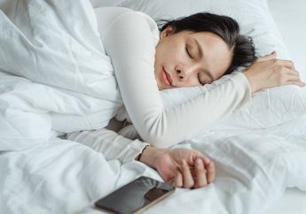 Jangan Lagi Meletakkan Ponsel di Kasur saat Tidur, Bisa Mengganggu Sel Otak Hingga Sebabkan Tumor