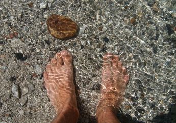 Coba Rendam Kaki dalam Air Es Setiap Hari, Lihat Berbagai Manfaat Kesehatan yang Bisa Kamu Rasakan