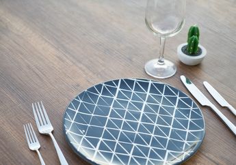 Menggunakan Alat Makan Bersama di Restoran saat Pandemi Aman Tidak, ya?