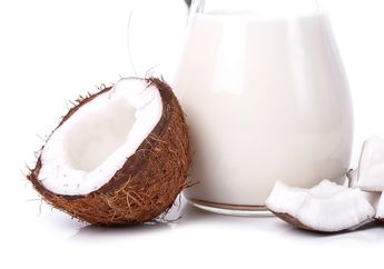 Ternyata Ada Perbedaan Santan yang Dibuat dengan Air Panas dan Air Biasa, Pernah Tahu?