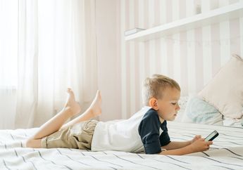 Masih Sering Tidur Dekat Ponsel? Hati-Hati, 4 Bahaya Ini Bisa Dialami oleh Tubuh