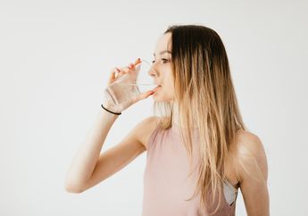Tak Disangka, 6 Manfaat Ini Bisa Dirasakan oleh Tubuh Hanya dengan Rutin Minum Air Hangat