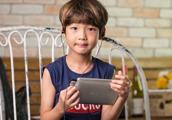 Berani Tolak Jika Ada yang Pinjam Earphone, Meminjamkan Earphone Sama Saja Berbagi Kuman dan Bakteri! Ini Akibatnya