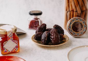 Cara Membedakan Kurma Ajwa Asli dan Kurma Ajwa Palsu, Jangan Sampai Salah Beli dan Kehilangan Manfaatnya!