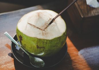 BERITA POPULER: 7 Kondisi Tubuh yang Tidak Boleh MInum Air Kelapa Hingga Gerhana Matahari Tidak Hanya Terjadi di Bumi