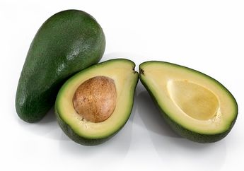 5 Manfaat Mengonsumsi Buah Alpukat Untuk Kesehatan Kulit Kita