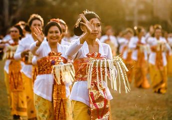 Contoh Keragaman Budaya di Indonesia: Bahasa Daerah, Rumah Adat, Pakaian, Kesenian, dan Upacara Adat