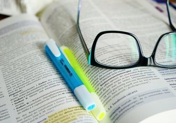 Apa Itu Resensi dan Ringkasan: Pengertian, Ciri-Ciri, dan Manfaat