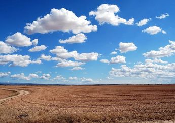 Tahukah Kamu Mengapa Langit Berwarna Biru? Ternyata Ini Penjelasannya