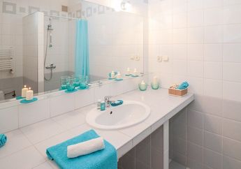 Tidak Perlu Susah Lagi, Gunakan 3 Bahan Ini untuk Bersihkan Kerak pada Cermin Kamar Mandi
