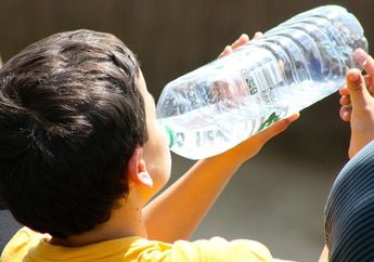 Jangan Lagi Dianggap Sepele, Ini 4 Manfaat Minum Air Putih Sebelum Tidur