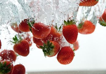 Cara Mencuci Buah dan Sayur yang Benar agar Terbebas dari Pestisida