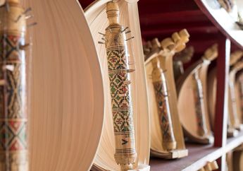 5 Jenis Alat Musik Tradisional Indonesia yang Berupa Alat Musik Petik