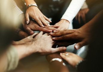 5 Contoh Bentuk Gotong Royong dalam Lingkungan Bangsa dan Negara, Materi PPKn