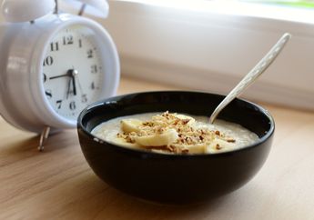 Bisa Bantu Lancarkan Pencernaan, Coba Buat Oatmeal Yoghurt Pisang, yuk!