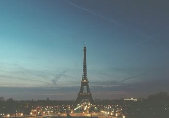 Berapakah Tinggi yang Dimiliki oleh Menara Eiffel di Prancis?