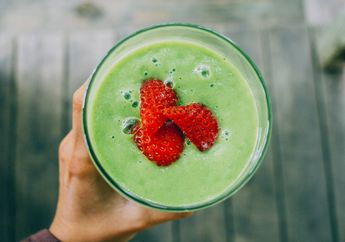 Ingin Segarkan Tubuh dengan Minuman Lezat? Coba Buat Resep Sehat Jus Alpukat dengan Susu Kedelai Ini, yuk!