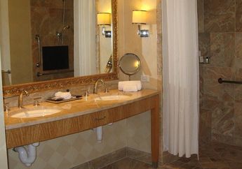 Jangan Sampai Terulang, Ini 4 Kesalahan Saat Membersihkan Kamar Mandi! Salah Satunya Pemakaian Handuk Kertas