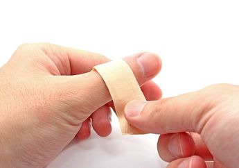 Mengapa Luka Akibat Tergores Kertas Lebih Perih daripada Luka karena Goresan Benda Lain?