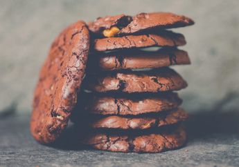 Cara Membuat Cookies Cokelat Mede yang Gurih untuk Camilan Akhir Pekan