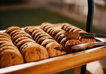 Hanya Butuh 8 Bahan, Coba Buat Biskuit Lapis Cokelat untuk Camilan di Rumah, yuk!