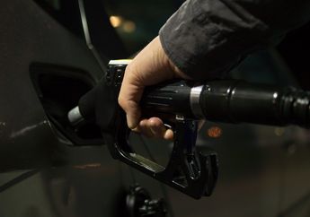 Apa Fungsi Kait Logam Kecil pada Gagang Hendel Pompa Bensin?
