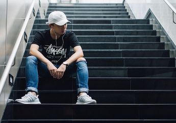 Sering Lepas dari Telinga, Bagaimana Trik Memakai Earphone yang Benar?