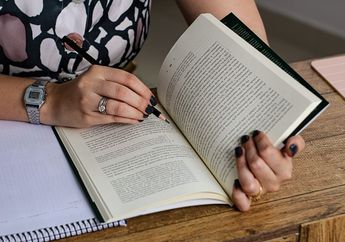 Jawab Soal Bahasa Inggris Kelas X Chapter 10, Text Structure Orientation Event 1-3