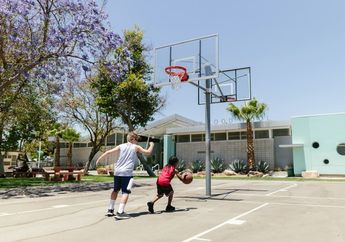 Tak Hanya Menyenangkan, Bermain Basket Juga Bisa Datangkan 5 Manfaat Ini