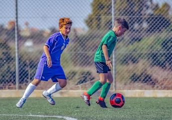 Gerak Lokomotor, Gerak Non Lokomotor, dan Gerak Manipulatif dalam Permainan Sepak Bola