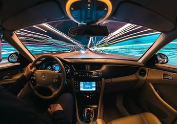 Mengapa Lampu Bagian Dalam Mobil Tidak Dinyalakan saat Berkendara?