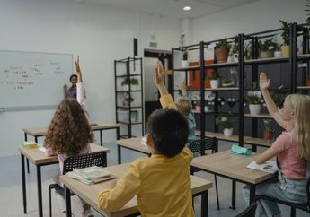 Manfaat dan Cara Menghormati Guru di Sekolah, Materi PPKn Kelas 3 SD